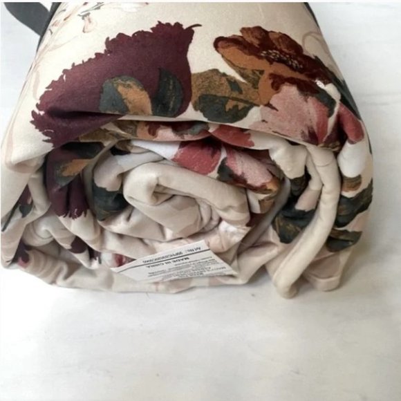 Martha Stewart Gilded Floral Velvet Quilted Throw Blanket 50” x 60” NWT - Picture 2 of 4